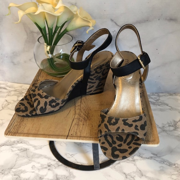 me too Shoes - Me Too Animal Print Wedge Sandal Heels Size 9
